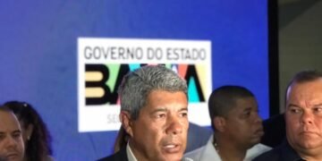 O governador Jerônimo Rodrigues deu detalhes sobre a ponte Salvador-Itaparica em evento de lançamento do novo Hospital 2 de Julho - Foto: Cássio Moreira | Ag. A TARDE