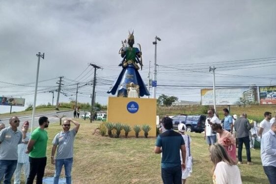 Estátua de Mãe Stella foi refeita após ato de vandalismo. Crédito: Gil Santos/CORREIO