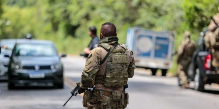 Operação deixou Estrada do Derba fechada por 5h . Crédito: Arisson Marinho/Correio