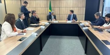 Reunião sobre voos. Crédito: Divulgação