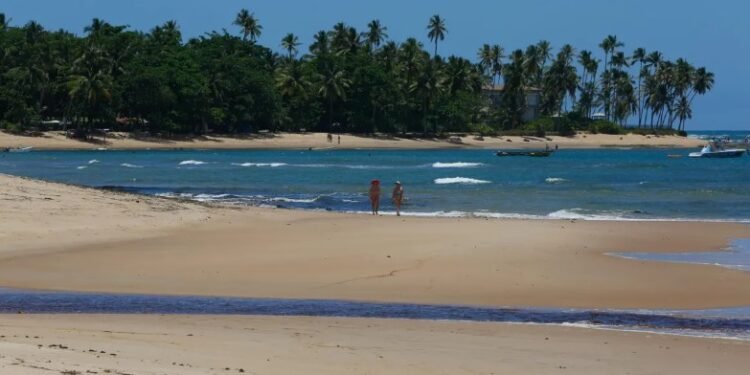 Litoral Norte baiano é uma das regiões turísticas mais procuradas - Foto: Rafael Martins/ Ag: A TARDE Data: 22/10/2020