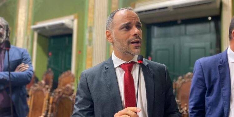 Augusto Vasconcelos pede apoio para barraqueiros de praia