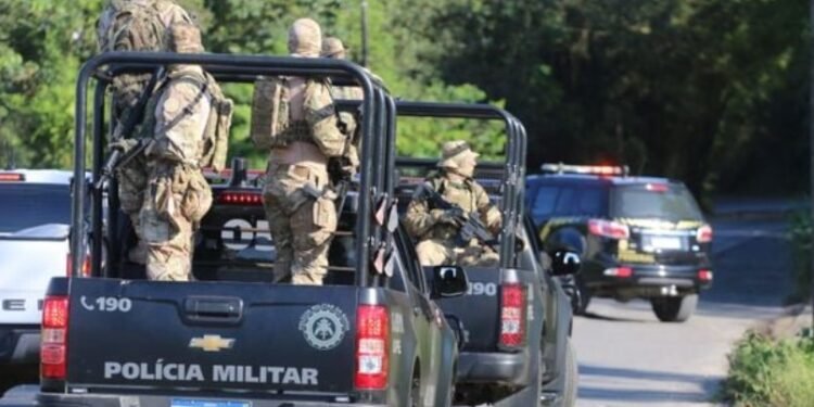 Operação no bairro de Valéria, em Salvador. Crédito: Alberto Maraux/ Ascom-SSPBA