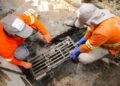 Limpeza e troca de bueiros contribuem para o melhor escoamento da água das chuvas. - Foto: Lucas Moura | Secom PMS