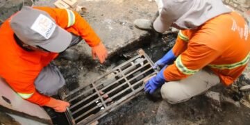 Limpeza e troca de bueiros contribuem para o melhor escoamento da água das chuvas. - Foto: Lucas Moura | Secom PMS