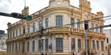 Prefeitura de Feira aditiva mais de R$ 30 milhões em contrato do lixo