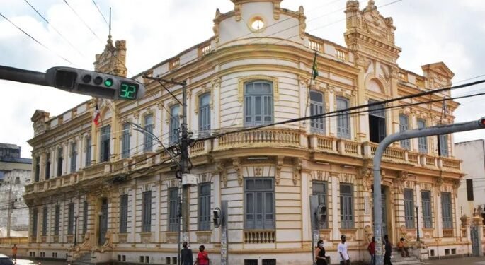 Prefeitura de Feira aditiva mais de R$ 30 milhões em contrato do lixo