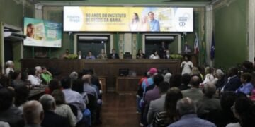 Sessão foi marcada pelas homenagens. Crédito: Arisson Marinho/ CORREIO