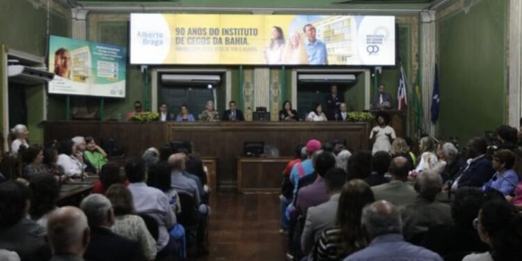 Sessão foi marcada pelas homenagens. Crédito: Arisson Marinho/ CORREIO