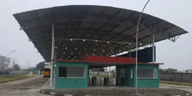 Vereador Professor Ivamberg (PT) disse que medida causa estranheza, uma vez que, as estações estão sendo apelidadas pela população como “casas de pombo” - Foto: Divulgação