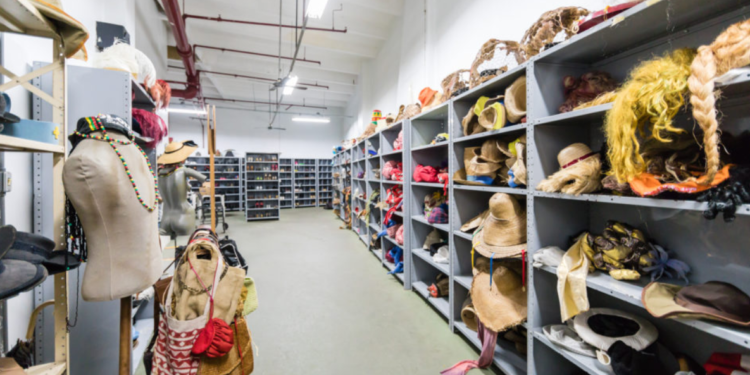 Centro Técnico do TCA oferece oficina sobre acervo de figurinos