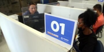 Atendimento na prefeitura-bairro. Crédito: Bruno Concha/Secom