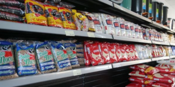 Itens na prateleira do mercado. Crédito: Geraldo Bubniak/AEN