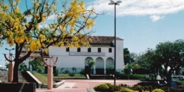 Praça da Matriz em Lauro de Freitas. Crédito: Márcio Wesley/Divulgação