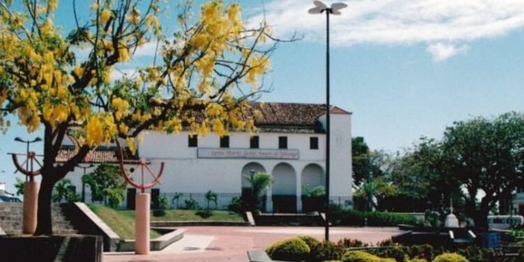 Praça da Matriz em Lauro de Freitas. Crédito: Márcio Wesley/Divulgação