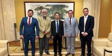 Foco do grupo de autoridades, de acordo com Pinheiro, é ampliar o conhecimento em inovação e gestão pública, na visita à Universidade de Xangai - Foto: Divulgação