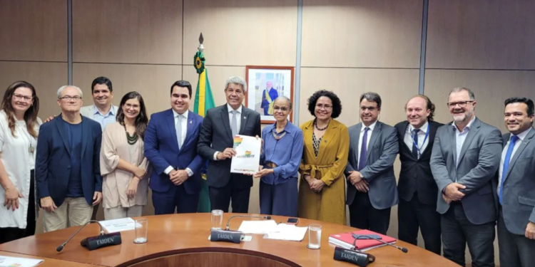 Jerônimo representou o Consórcio Nordeste em reunião com a ministra Marina Silva - Foto: Eudes Benício | GOVBA