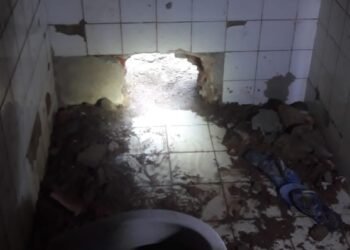 Detentos abriram um buraco em sanitário da PLB. Crédito: Reprodução