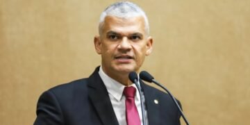 Deputado tucano quer que adolescentes tenham acesso a noções básicas de Direito nas áreas constitucional, ambiental e consumerista - Foto: Vaner Casaes | ALBA