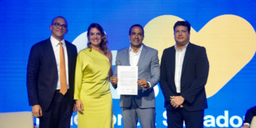 Prefeito também assinou o contrato com a B3, a Bolsa de Valores de São Paulo, para fazer o leilão das futuras concessões na capital baiana. Crédito: Betto Jr./ Prefeitura de Salvador