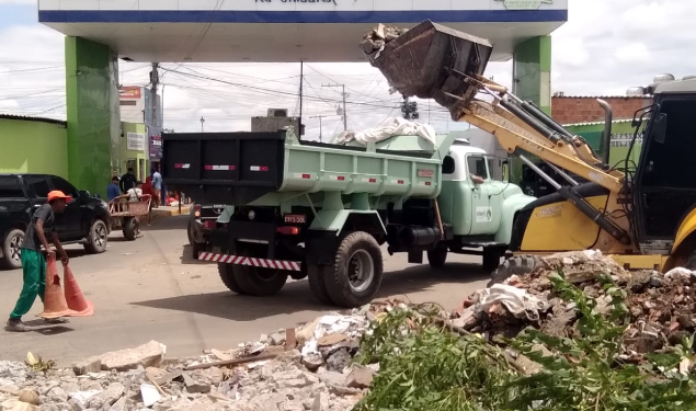 Prefeitura remove mais de 15 toneladas de entulhos