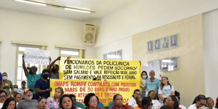 Grupo de colaboradores fez mobilização e pediu apoio do Legislativo na resolução dos problemas - Foto: Divulgação
