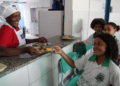Nas unidades públicas a oferta e distribuição dos alimentos vão obedecer aos dispositivos previstos no Programa de Alimentação Escolar (PNAE) - Foto: Sara Silva | Câmara Municipal de Feira de Santana