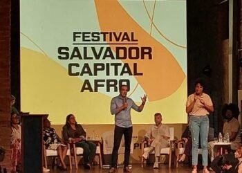 Prefeito aproveitou para anunciar um conjunto de estímulos e incentivos fiscais para diversos setores da economia - Foto: Edvaldo Sales | Ag. A TARDE