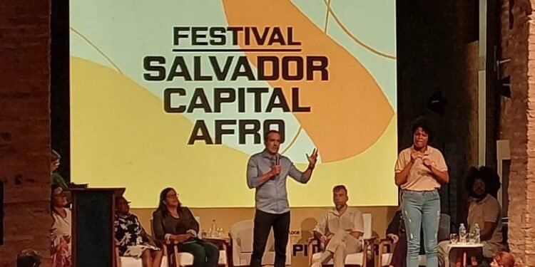 Prefeito aproveitou para anunciar um conjunto de estímulos e incentivos fiscais para diversos setores da economia - Foto: Edvaldo Sales | Ag. A TARDE