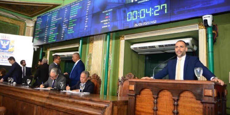 Augusto Vasconcelos defende passe livre para estudantes de escola pública