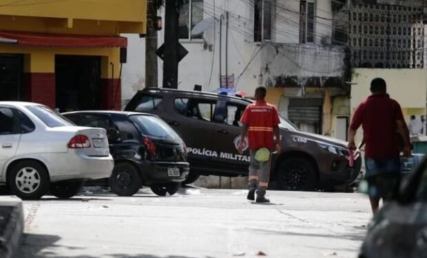 PM faz ronda na Engomadeira. Crédito: Arisson Marinho/CORREIO