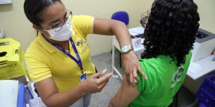 Vacinação continua em Salvador. Crédito: Bruno Concha/Secom PMS