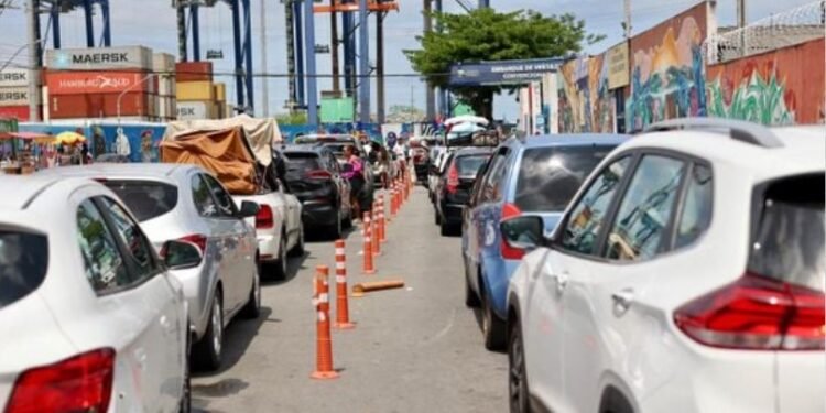 Fila no Ferry está intensa. Crédito: Marina Silva