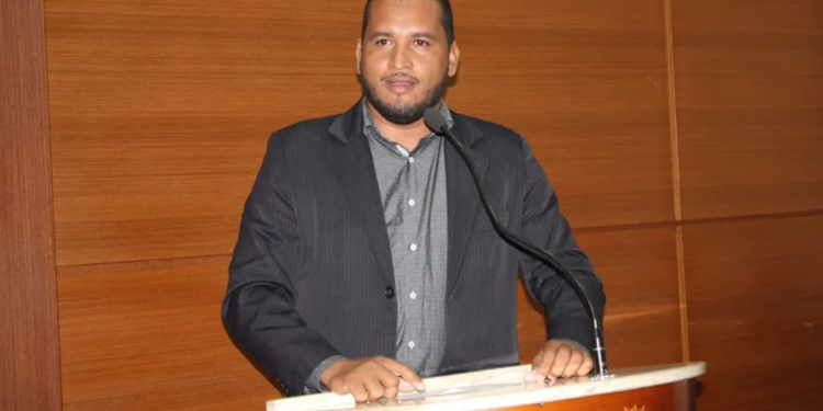 Medida vem sendo criticada pelos vereadores pelo fato de a gestão municipal atrasar salários de servidores - Foto: Reprodução