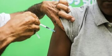 Qualquer residente dos municípios da Bahia pode ter acesso a dose - Foto: Rafaela Araújo/ Ag. A TARDE