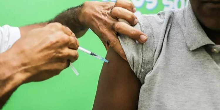 Qualquer residente dos municípios da Bahia pode ter acesso a dose - Foto: Rafaela Araújo/ Ag. A TARDE