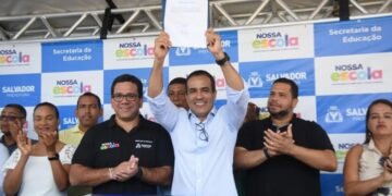 Prefeito participou de assinatura da ordem de serviço para a reconstrução da Escola Municipal Jesus de Nazaré, em Sussuarana - Foto: Betto Jr./ Secom PMS