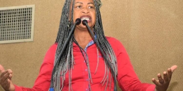 "Não serei mais pré-candidata, mas continuarei na luta através do nosso mandato" - Foto: Ascom ALBA | AgênciaALBA