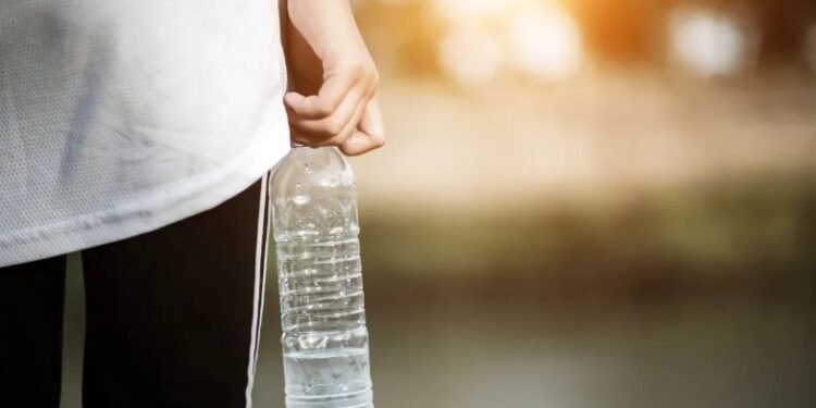 Eventos podem ser obrigados a garantir pontos de distribuição gratuita de água potável - Foto: Reprodução | Freepik