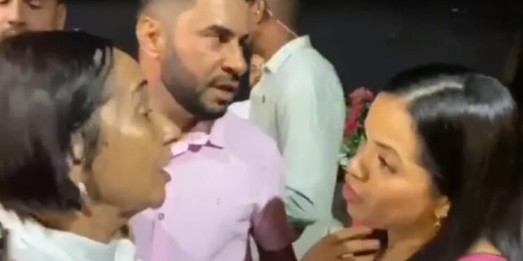 Momento no qual prefeita e parlamentar discutem sobre a permanência em palco de evento - Foto: Reprodução | Instagram