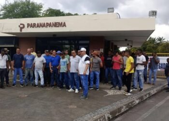 Trabalhadores da Caraíba Metais ficarão acampados na porta da empresa até quinta-feira. - Foto: Divulgação