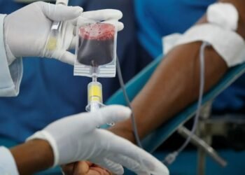 Para doar sangue, é preciso estar em boas condições de saúde, sem sintomas gripais, pesar mais de 50 quilos, estar bem alimentado e ter entre 16 e 69 anos - Foto: Rafael Martins | Ag. A TARDE