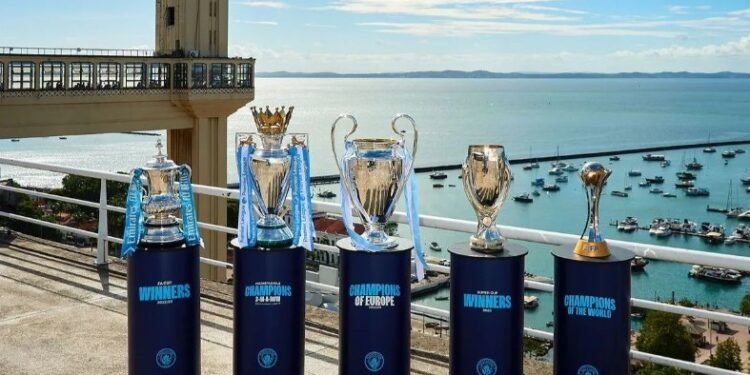 Taças conquistadas pelo Manchesrer City já estão em Salvador - Foto: Divulgação / Instagram / @mancity