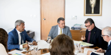 Jerônimo se reuniu com o ministro Rui Costa em Brasília para falar do PAC Seleções - Foto: Divulgação | GOVBA
