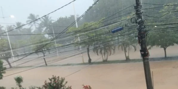 Chuva em Ilhéus provoca alagamentos e falta de energia Crédito: Reprodução