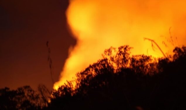 Fogo assustou moradores ao longo do domingo em Piancó Crédito: Acervo Pessoal