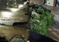 Chuva intensa alaga bairros e derruba árvores e postes em Vitória da Conquista Crédito: Reprodução/ Ray Cenna/ Conquista News