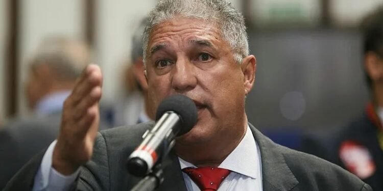 Líder do Governo críticou ausência da oposição na abertura ds trabalhos na Alba - Foto: Sandra Travassos / ALBA