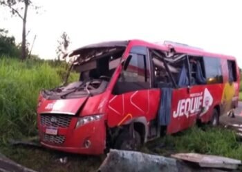 Ônibus fazia o transporte do Tratamento Fora de Domicílio de cidadãos de Jequié Crédito: Reprodução/ TV Bahia