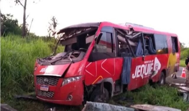 Ônibus fazia o transporte do Tratamento Fora de Domicílio de cidadãos de Jequié Crédito: Reprodução/ TV Bahia